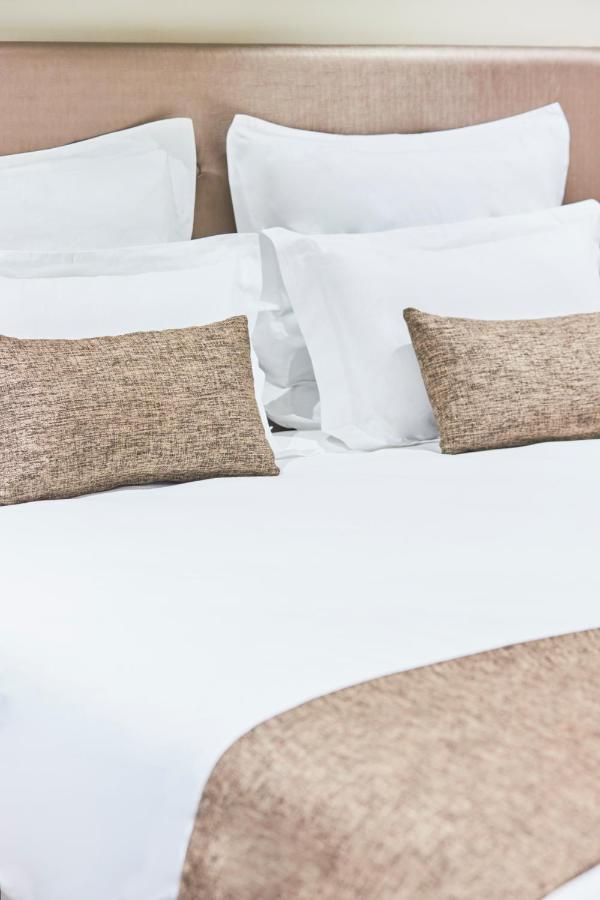 Fly Inn Madagascar Hotel - Navette Gratuite H24 - A 300M De L'Aeroport International Ivato-Antananarivo Ivato  Zewnętrze zdjęcie