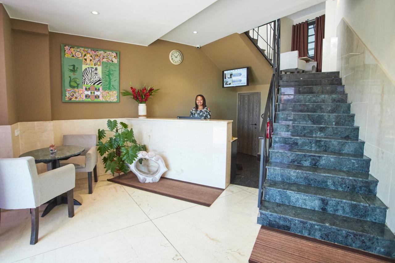 Fly Inn Madagascar Hotel - Navette Gratuite H24 - A 300M De L'Aeroport International Ivato-Antananarivo Ivato  Zewnętrze zdjęcie